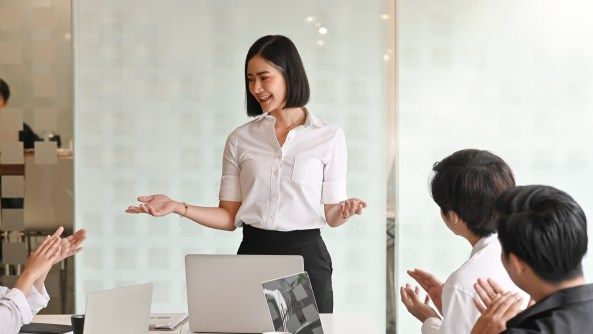 Müşteriyi Merkeze Koymak: CRM Çözümleri ile Mükemmel Müşteri Deneyimi Yönetimi